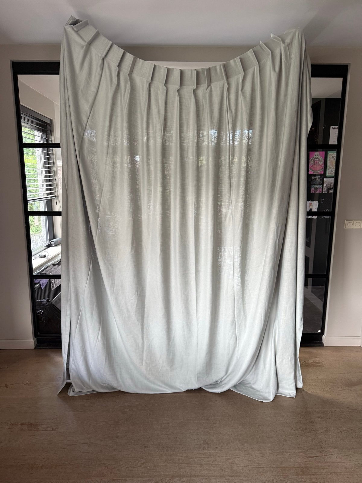 Lichtgrijze gordijnen met plooiafwerking (hxb = 250x360cm), Gebruikt, Ophalen of Verzenden, Lichtdoorlatend, Gordijn
