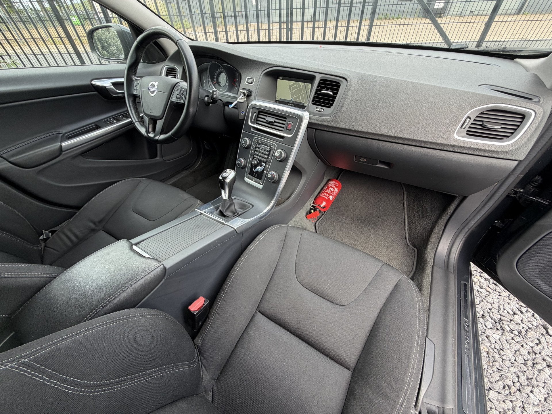Volvo V60 2.0 D2 Kinetic Navi|PDC|Cruis|Media Grijs, Voorwielaandrijving, Stof, Gebruikt, Euro 6