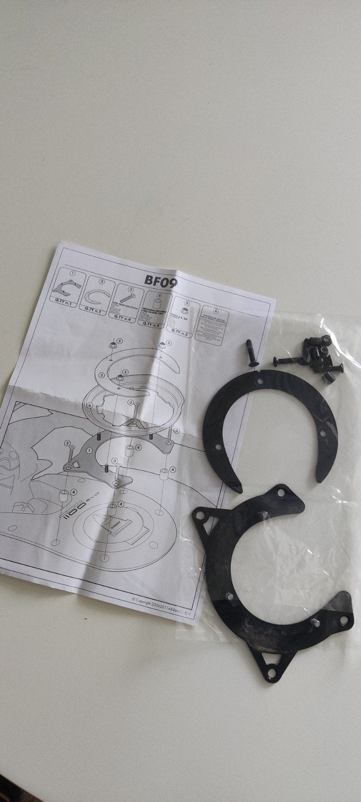 Givi tanktas adapter Ducati Monster 696, Ophalen