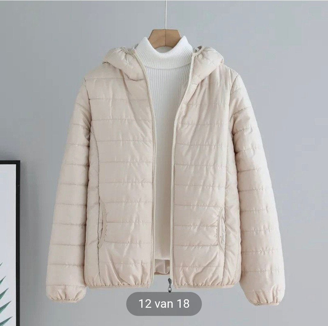 Lichtgewicht gewatteerde damesjas met capuchon, Kleding | Dames, Jassen | Winter, Wit, Nieuw, Ophalen of Verzenden, Onbekend