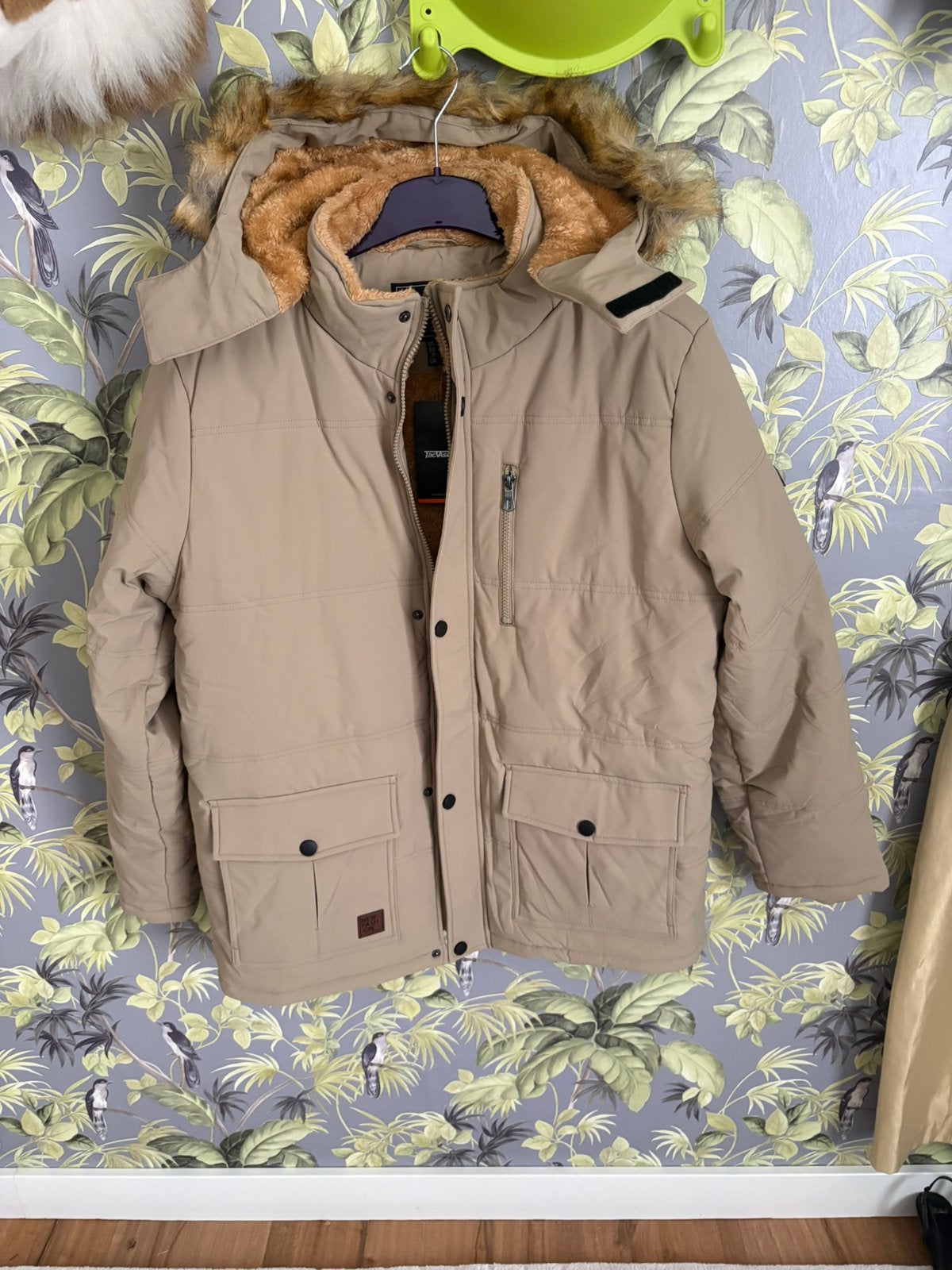 Een nieuwe dames winterjas met zacht teddy bont, Ophalen of Verzenden, Nieuw, Maat 38/40 (M), Beige