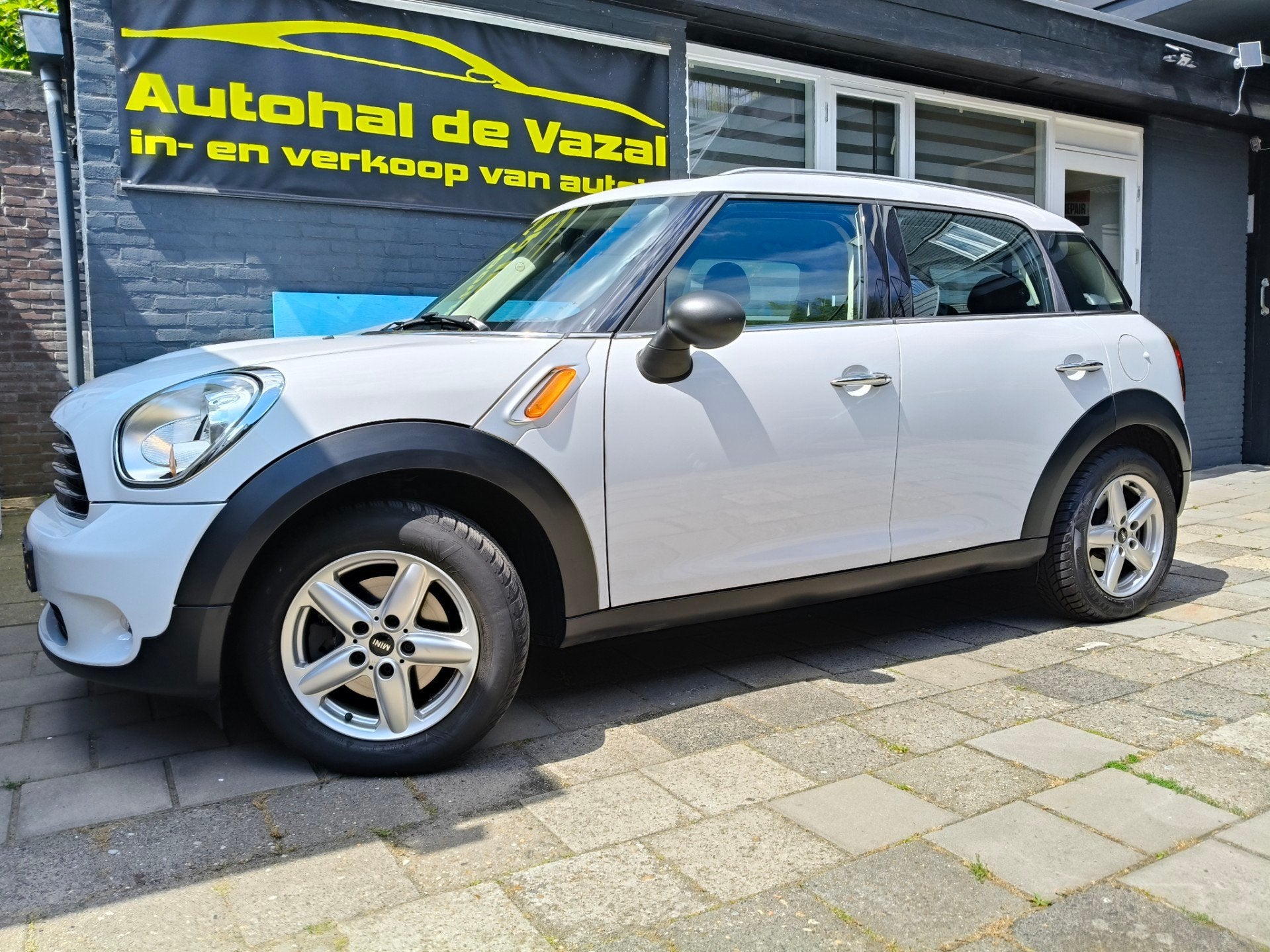Mini Countryman 1.6 One Business Line zeer mooi en goed onde, Voorwielaandrijving, Stof, Gebruikt, Wit