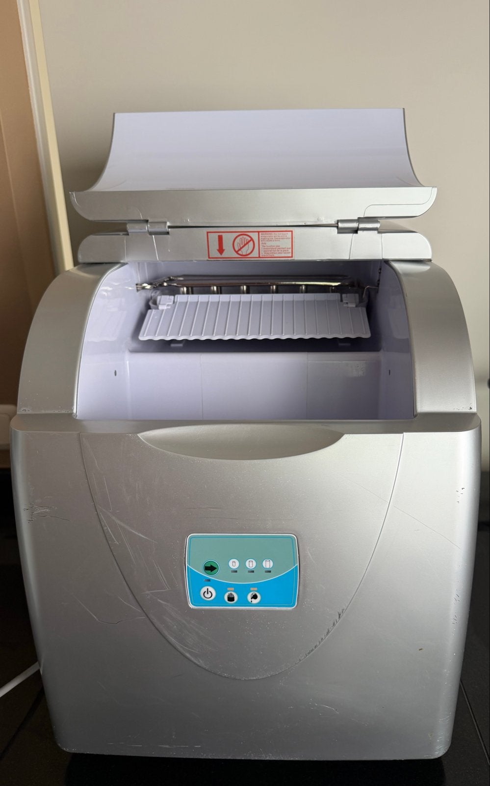 Compacte ijsblokjesmachine - Model IM002A, Ophalen, Minder dan 75 liter, Zonder vriesvak, Gebruikt