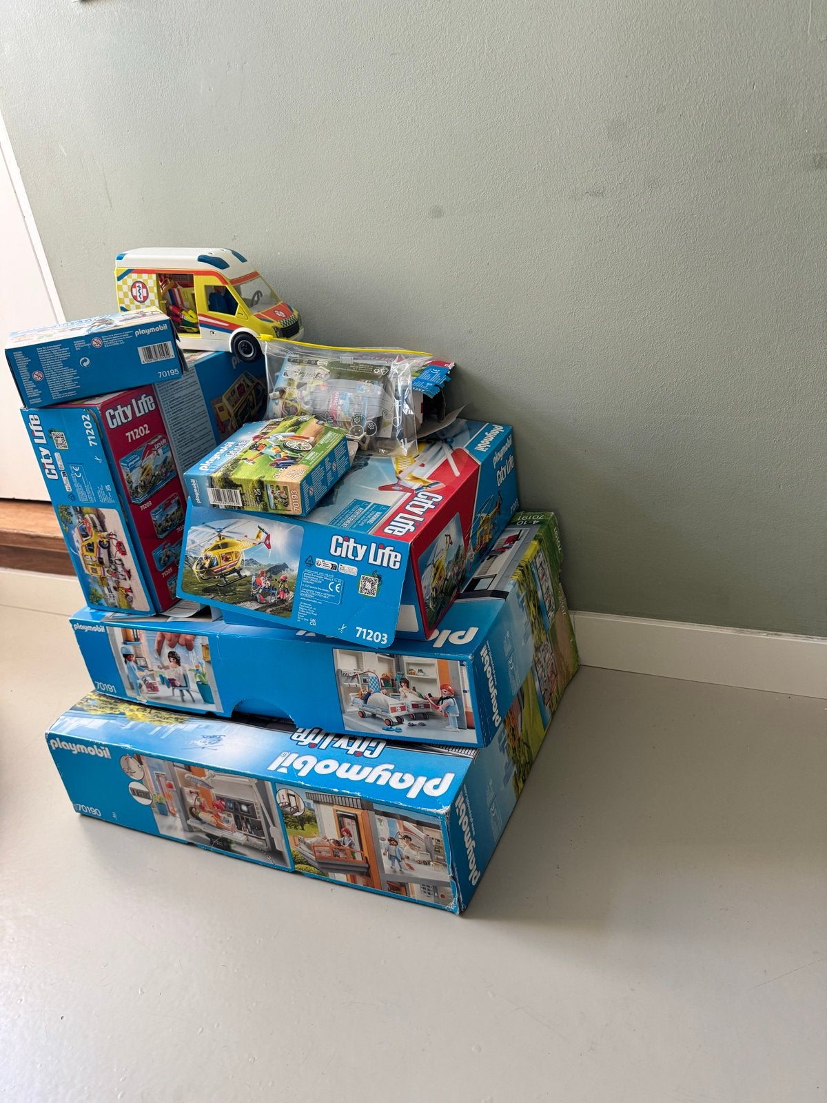 Playmobil City Life Ziekenhuis, Ambulance en Helikopter set, Gebouw, Complete set, Ophalen of Verzenden, Zo goed als nieuw