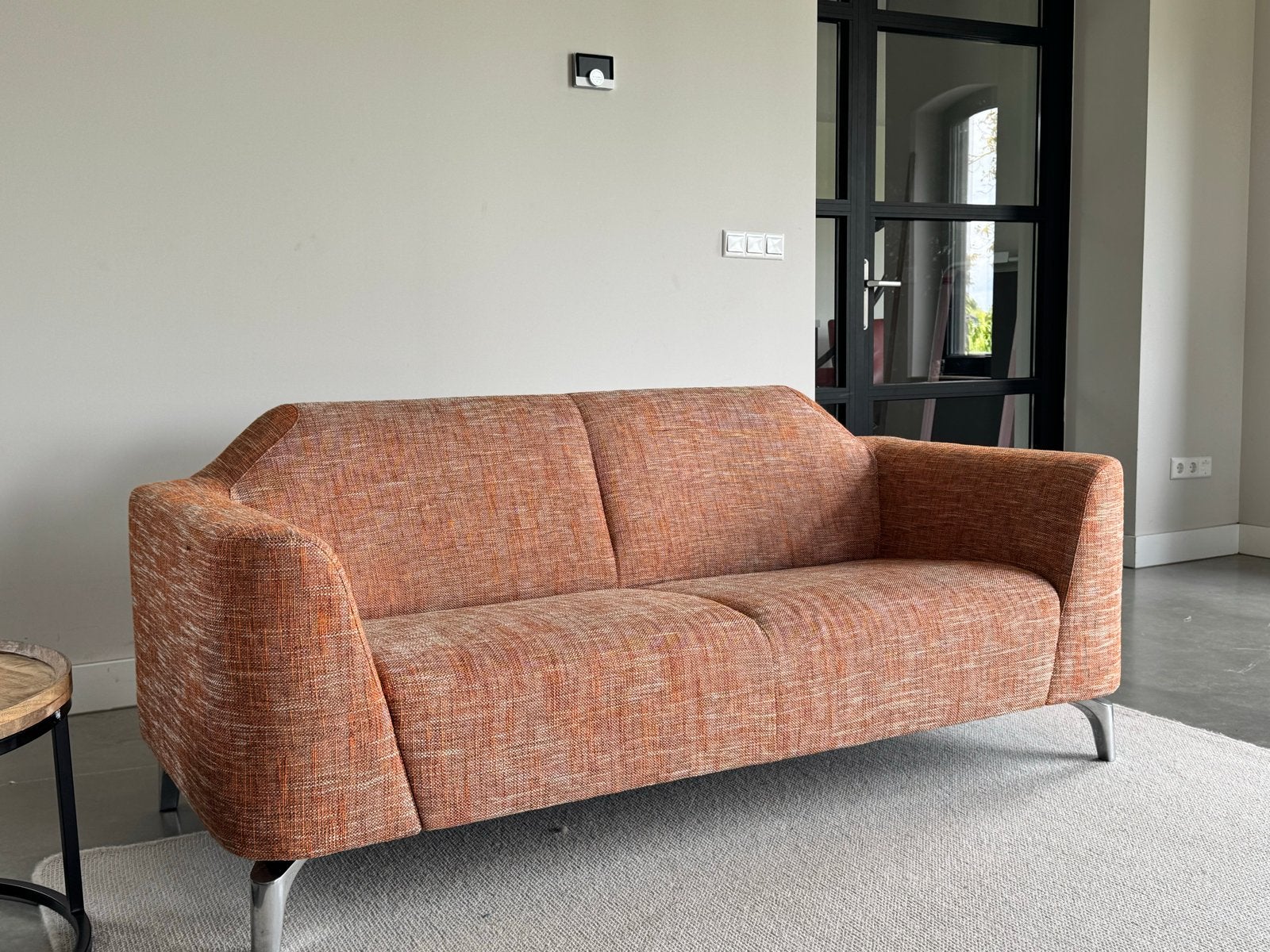 Prachtige Leolux Pode bank in oranje stof 180cm, Huis en Inrichting, Verzenden, Tweepersoons, 75 tot 100 cm, Zo goed als nieuw