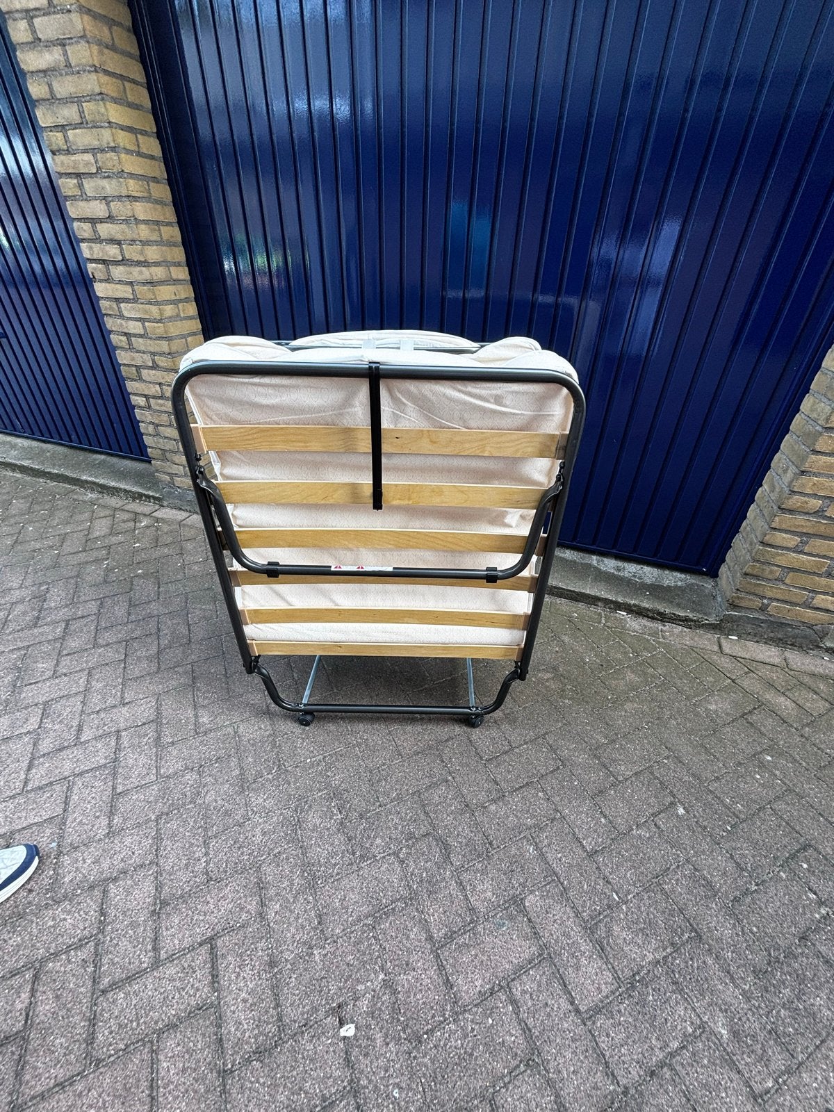 Opvouwbaar logeerbed met matras, Ophalen, Gebruikt, Eenpersoons, Zwart