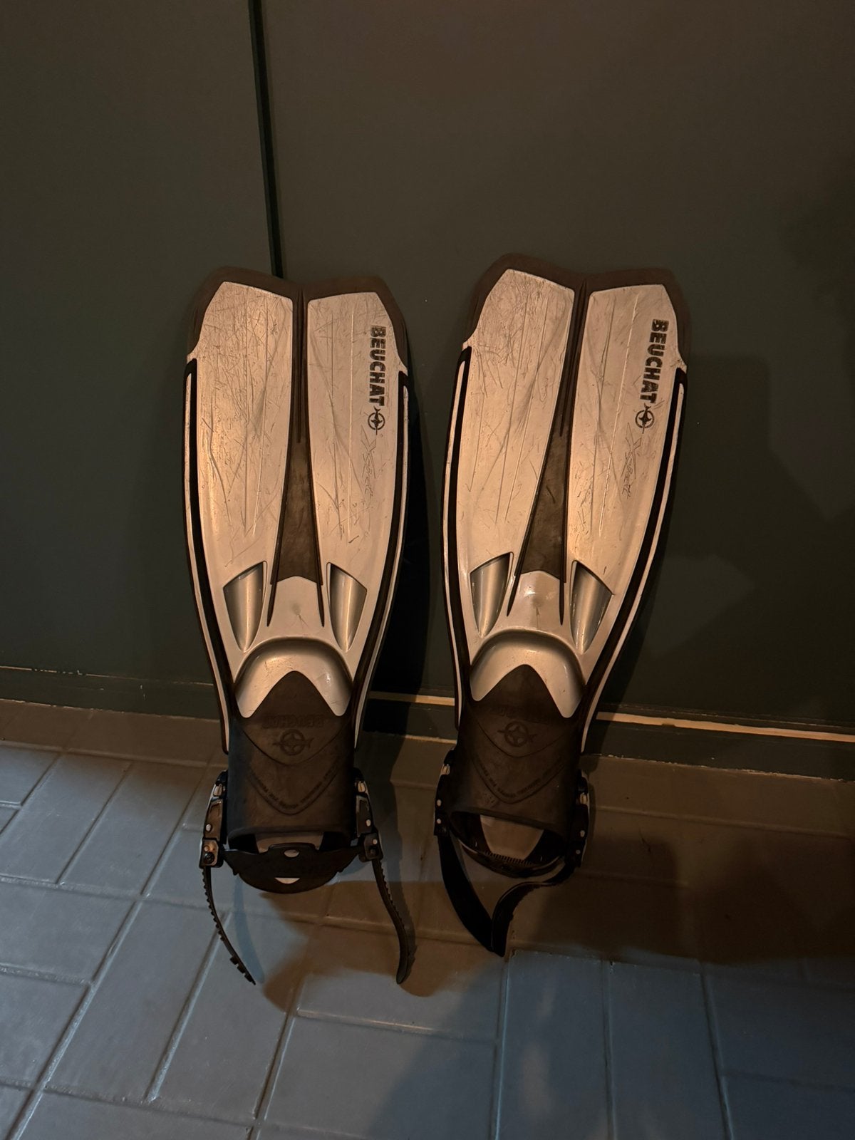 Duikvinnen maat L/XL, Watersport en Boten, Ophalen of Verzenden, Gebruikt, Zwem- of Duikvliezen