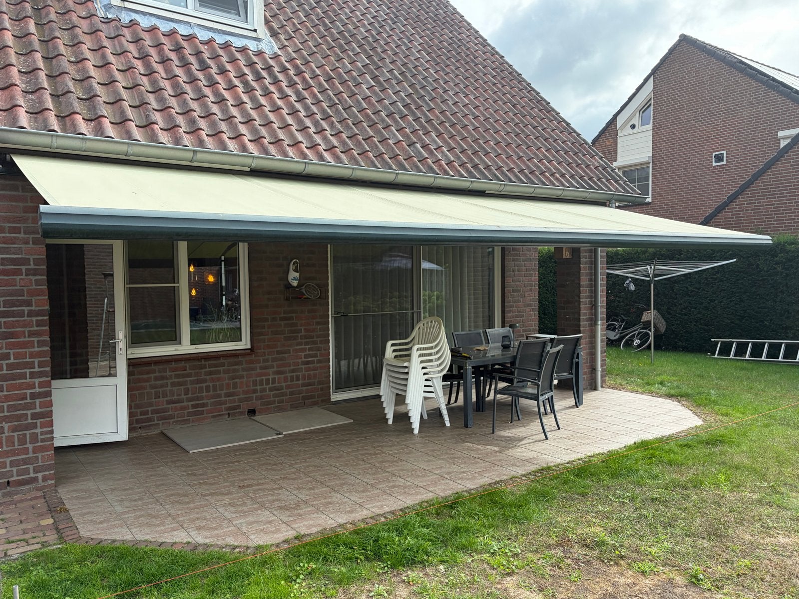 Elektrisch Zonnescherm Donkergroen/Lichtgroen met Stormbevei, Tuin en Terras, Ophalen, Gebruikt, 450 cm of meer, Elektrisch