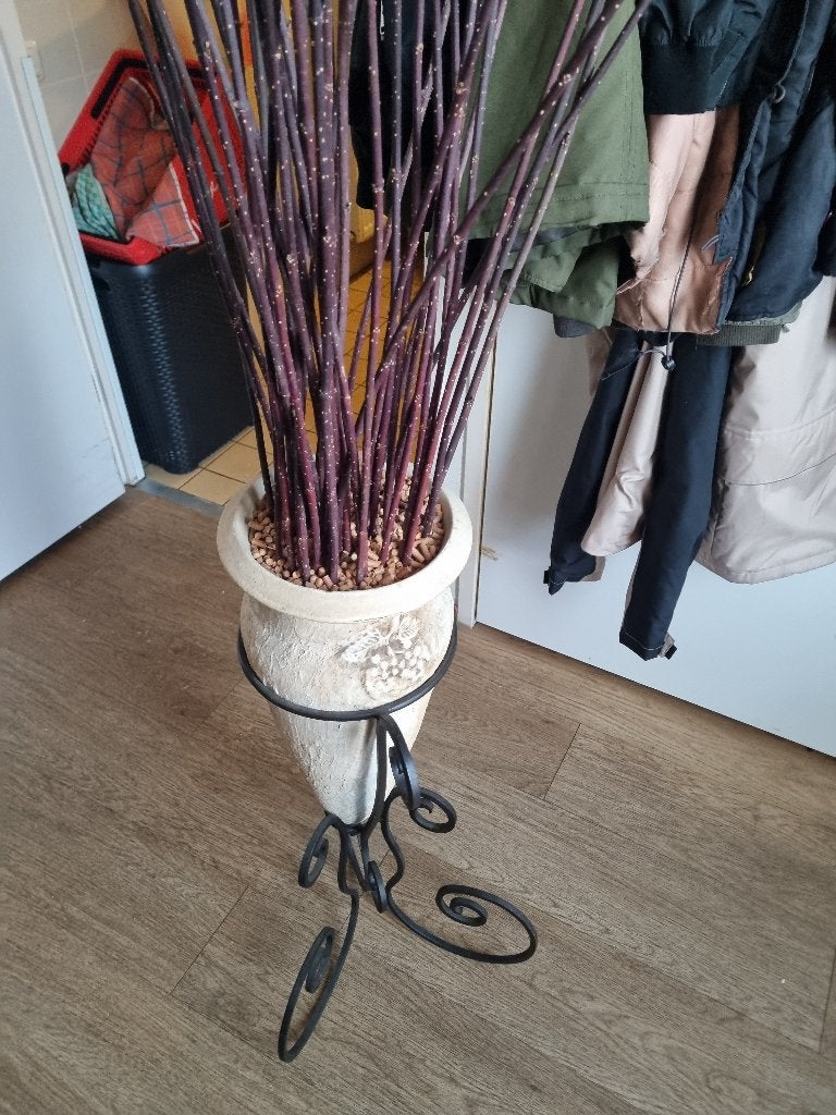 amfore vaas in gietijzere voet, Ophalen