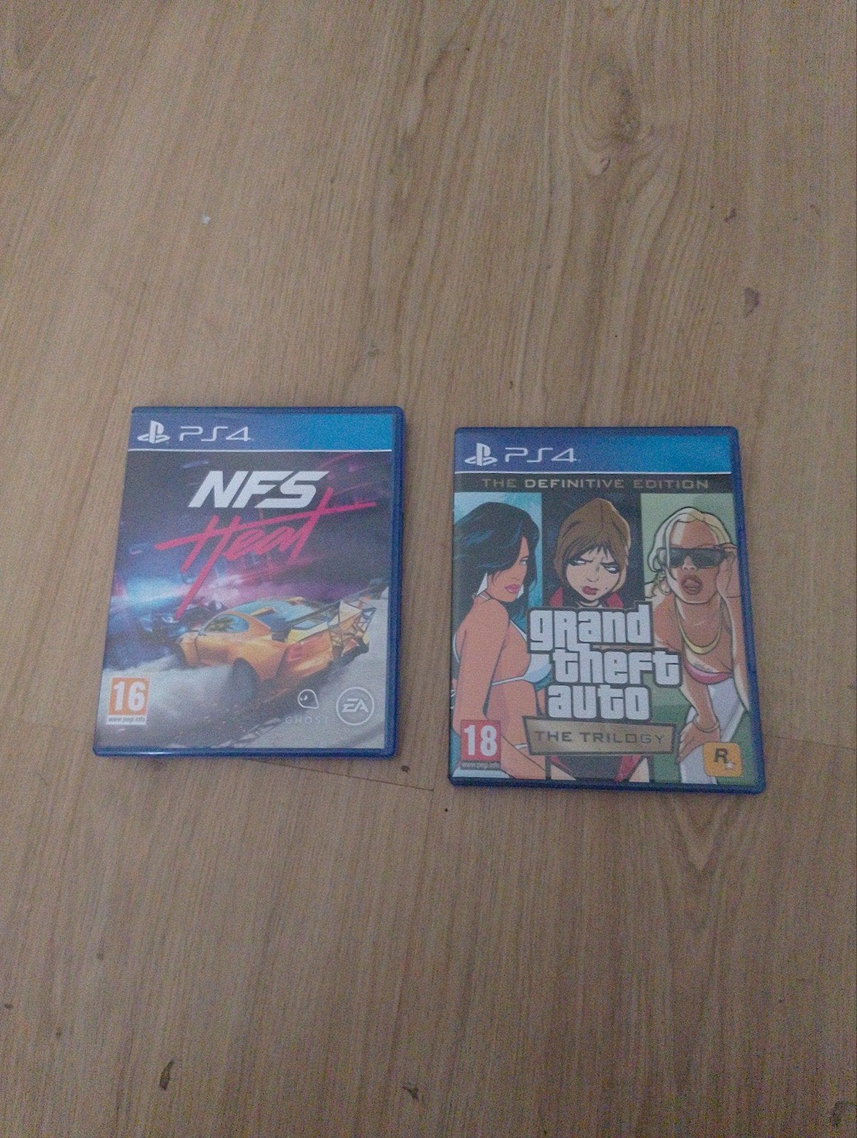 2 PS4 spelen, Spelcomputers en Games, Games | Sony PlayStation 4, Ophalen, 1 speler, Racen en Vliegen, Zo goed als nieuw
