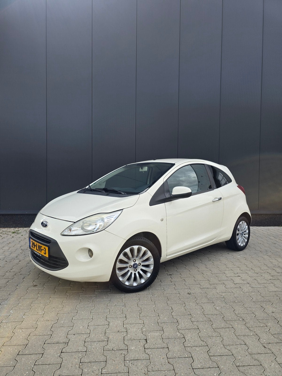 Ford Ka 1.2 Titanium️ | 4 NW Banden | Airco | Apk Juni 2027, Auto's, Voorwielaandrijving, Euro 5, Stof, 1242 cc