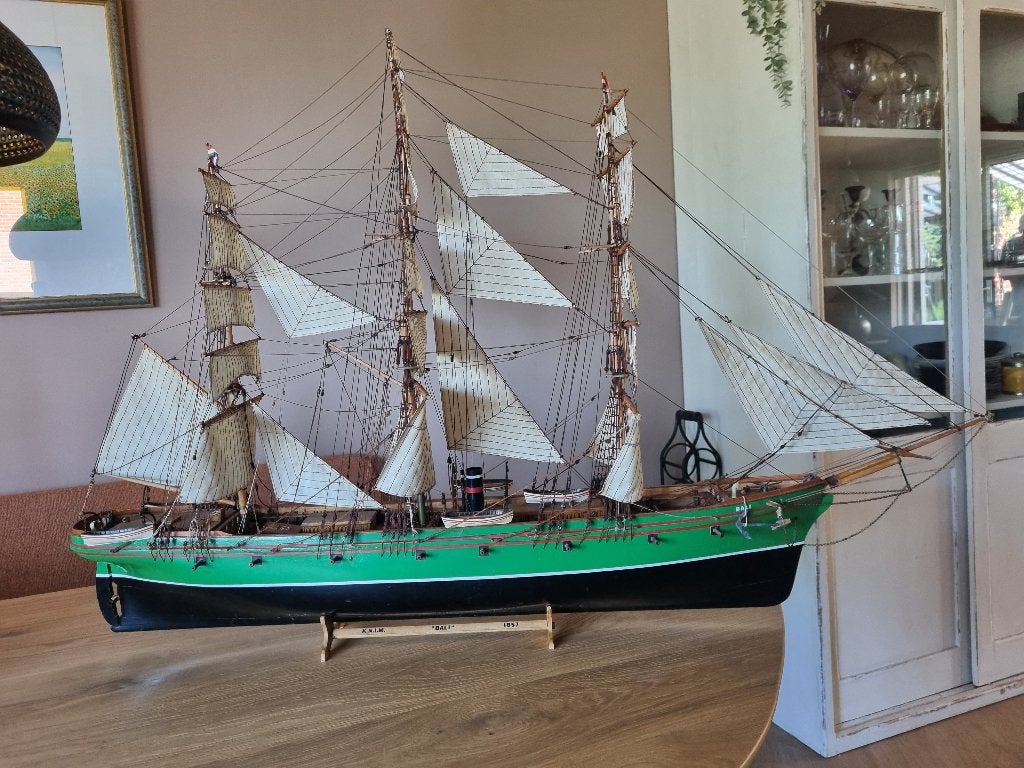 Schroefstoom zeilschip "Bali" uit 1857 van de K.N.I.M., Hobby en Vrije tijd, Modelbouw | Boten en Schepen, Ophalen, Gebruikt, 1:32 tot 1:50