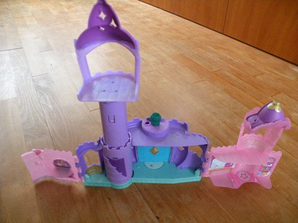 Koets en prinsessetoren, barbie-achtig., Ophalen of Verzenden, Zo goed als nieuw, Jongen of Meisje