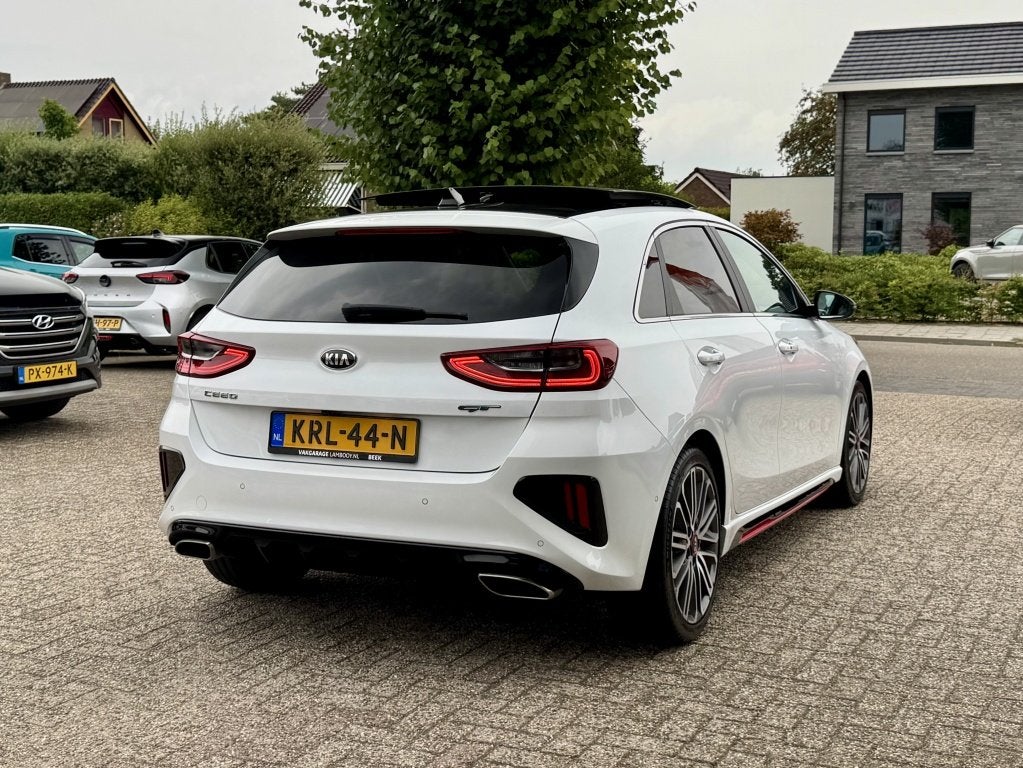 Kia Ceed 1.6 T-GDi GT 204PK Pano Memory JBL Adaptive-cruise, Dealer onderhouden, 15 km/l, Gebruikt, 4 cilinders