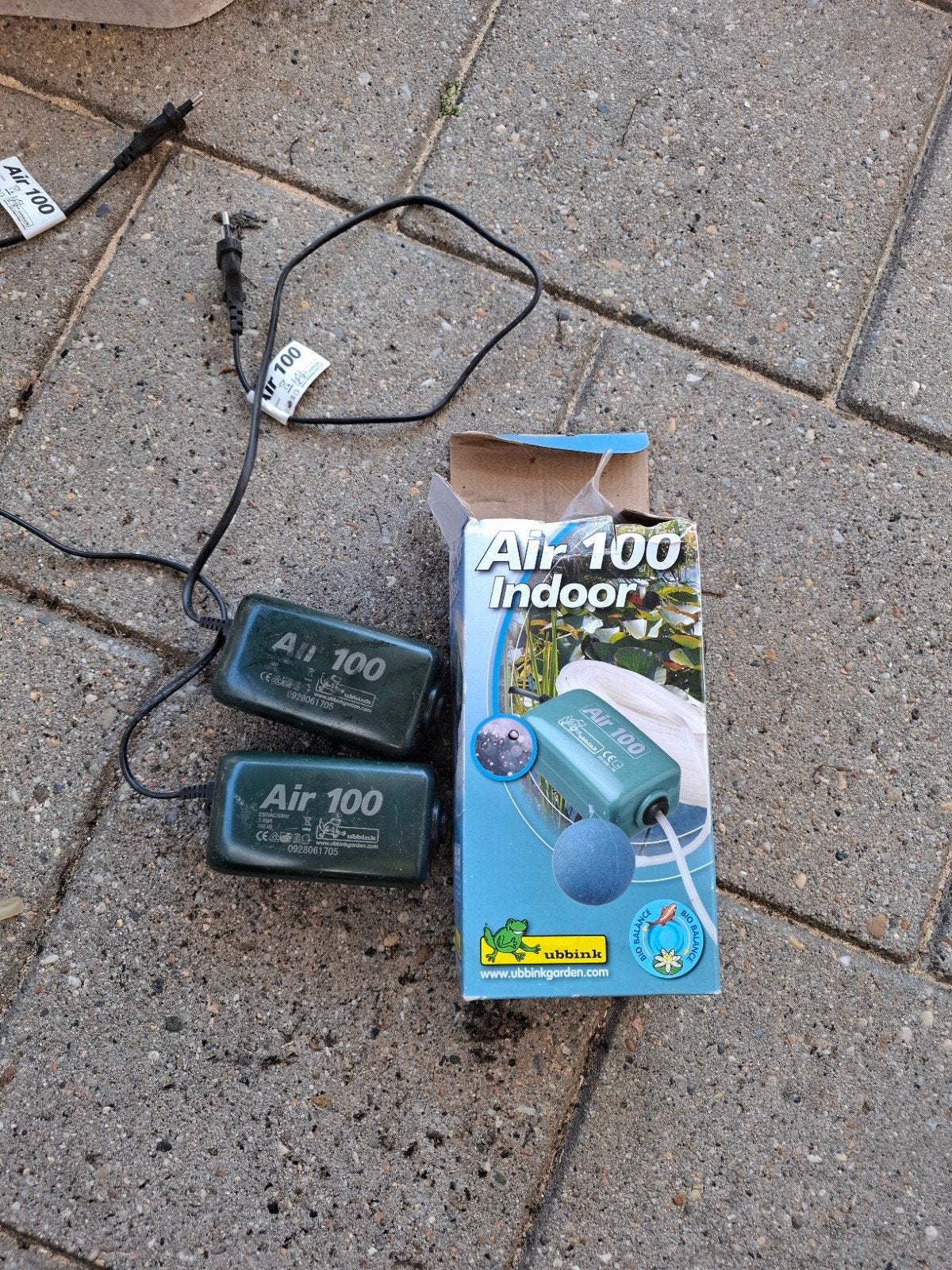 2 Luchtpompjes met accessoires, Ophalen
