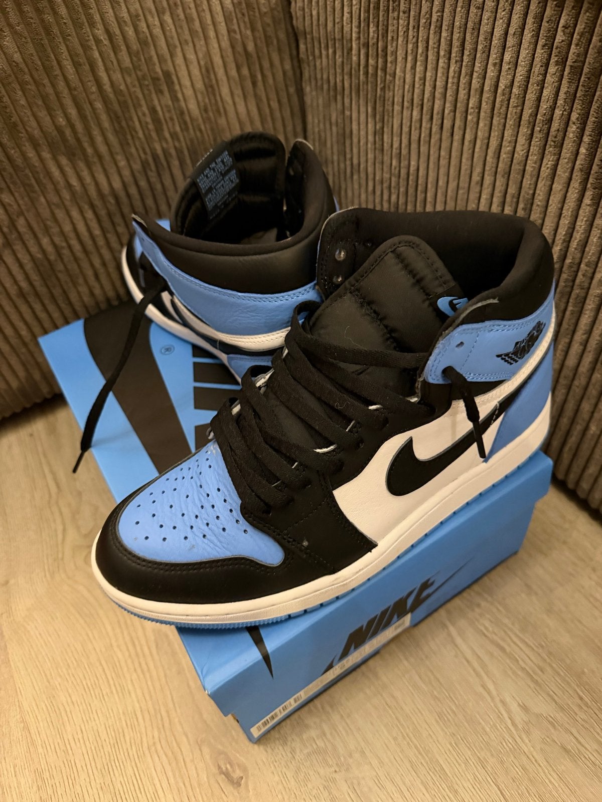 Jordan 1 High OG Unc- 2x gedragen, zeer goede staat, Verzenden, Gedragen, Blauw, Sneakers of Gympen