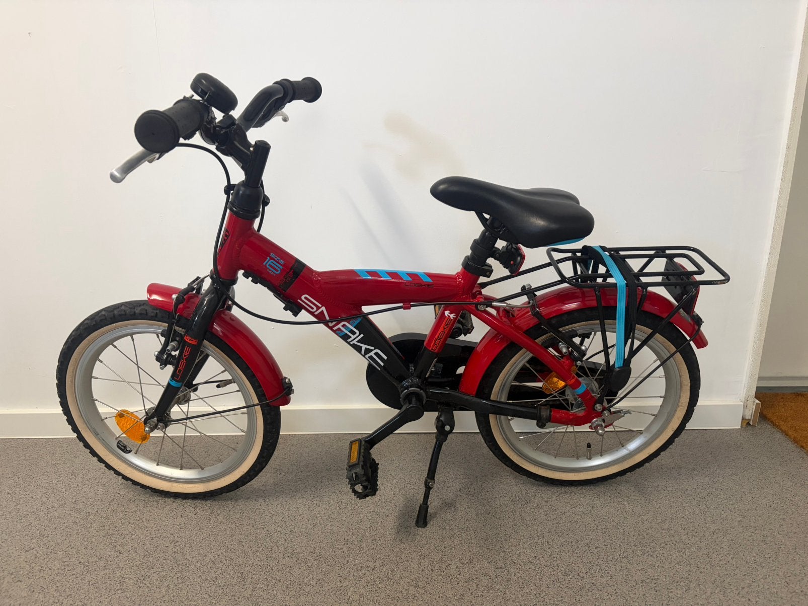 Loekie Snake kinderfiets 16 inch, Fietsen en Brommers, Fietsen | Kinderfietsjes, Ophalen, Zo goed als nieuw, Terugtraprem, 16 tot 20 inch