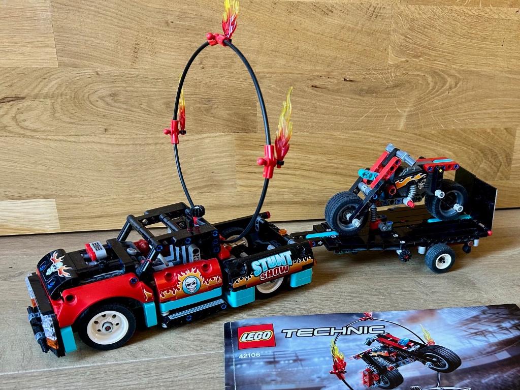 LEGO Technic 42106 - Stuntshow auto truck en motor, Kinderen en Baby's, Speelgoed | Duplo en Lego, Ophalen of Verzenden, Zo goed als nieuw