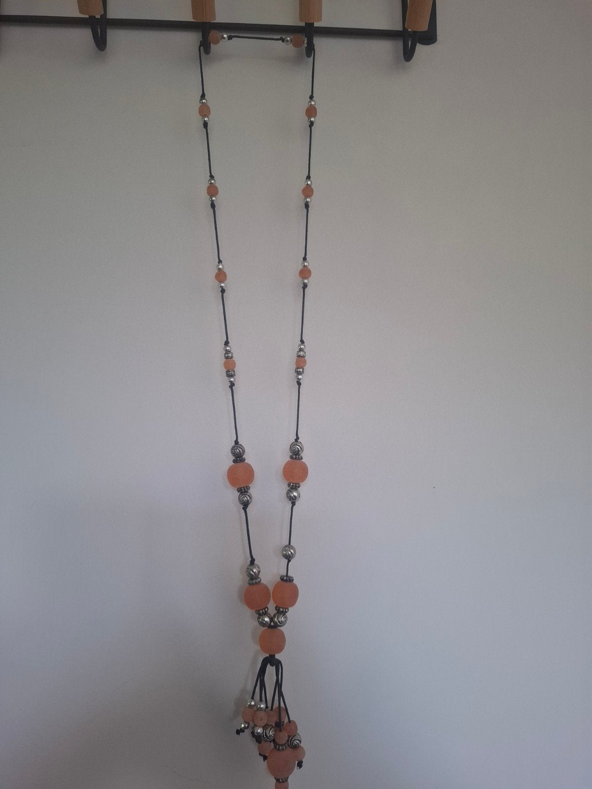 Lange kleurige ketting met kralen, Sieraden, Tassen en Uiterlijk, Ophalen of Verzenden, Zo goed als nieuw, Oranje, Kunststof