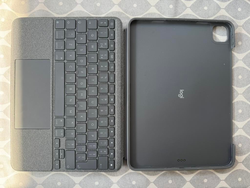 Logitech Combo Touch toetsenbordhoes voor iPad Pro 11 inch, Computers en Software, Tablet-hoezen, Zo goed als nieuw, Bescherming voor- en achterkant