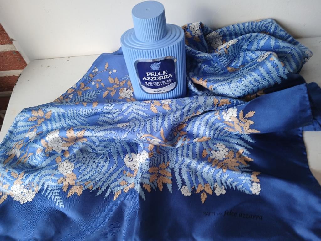 Felce Azzurra talkpoeder 150 gram en originele sjaal, Verzamelen, Parfumverzamelingen, Verzenden, Nieuw, Overige typen, Gevuld