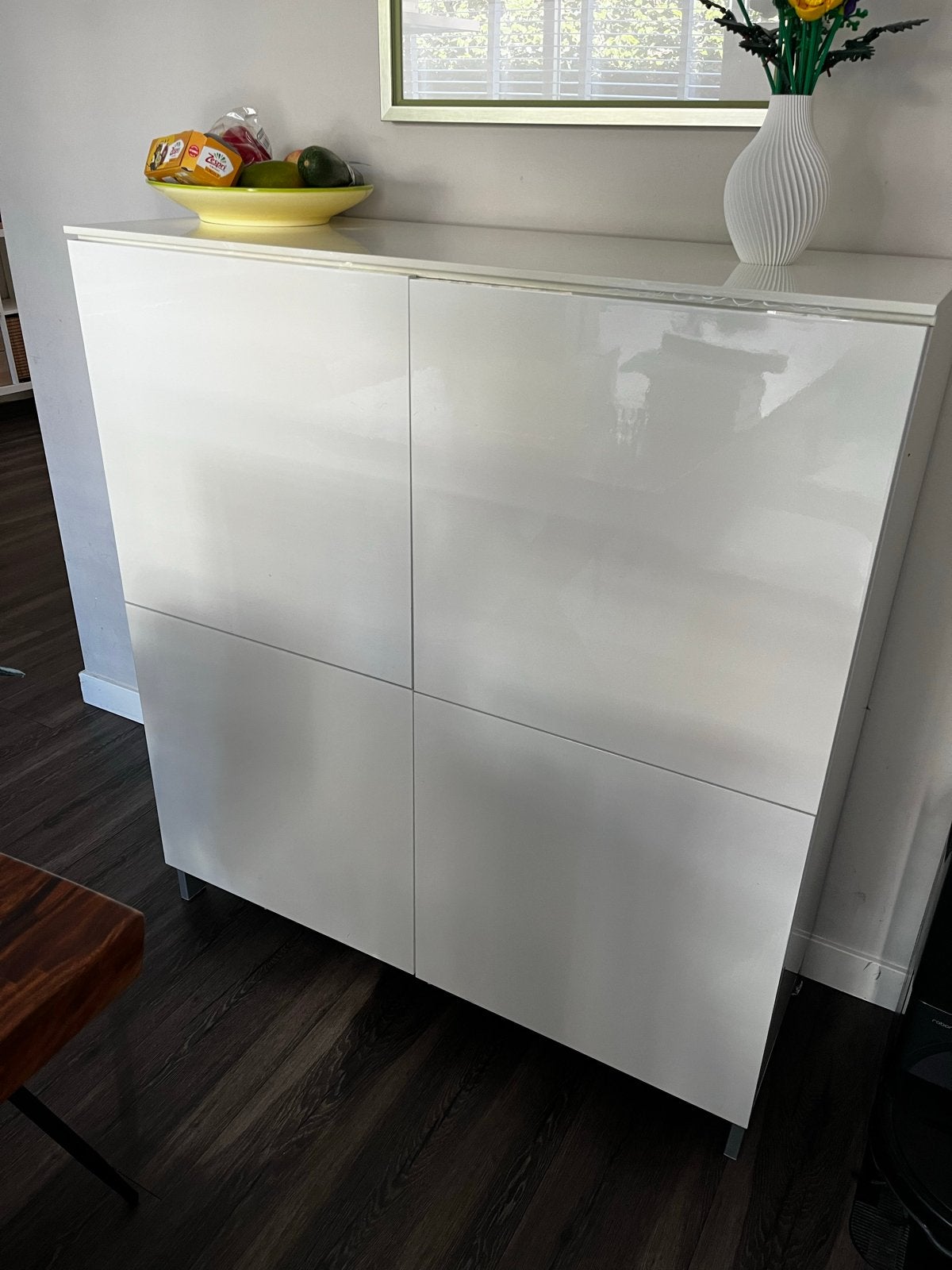 Witte opbergkast met deuren - hoogglans, Ophalen, Kunststof, 100 tot 150 cm, Zo goed als nieuw