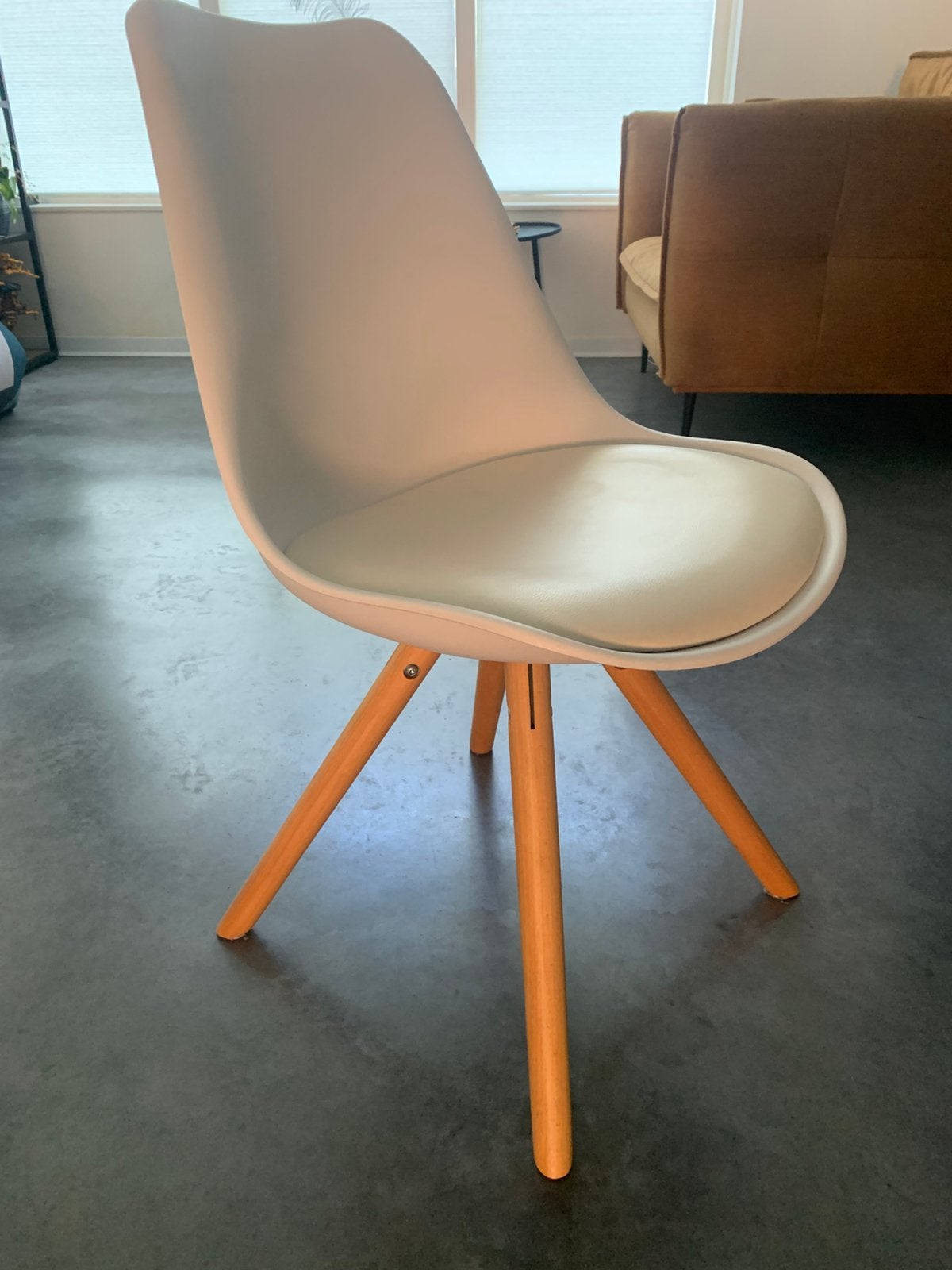 Kuipstoel wit (2 beschikbaar), Huis en Inrichting, Stoelen, Ophalen, Gebruikt, Wit, Eén