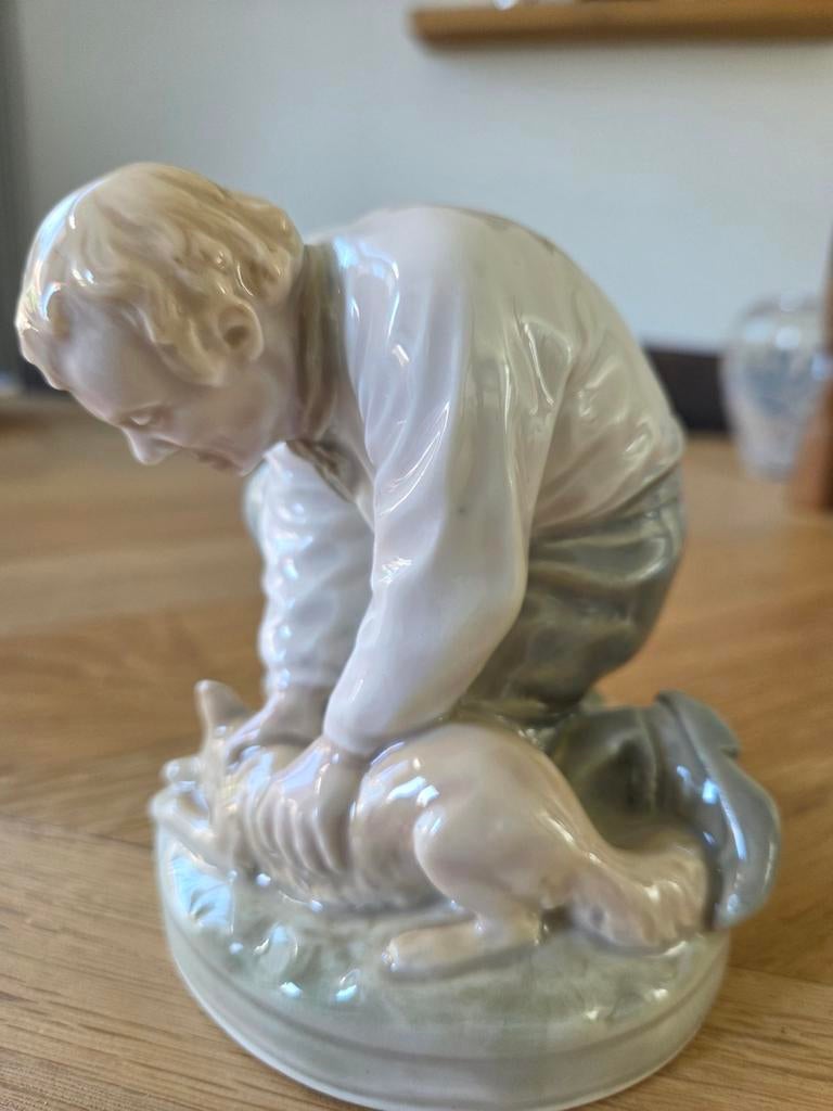 Jongen met hond beeldje - Lladro stijl, Ophalen of Verzenden, Gebruikt, Mens