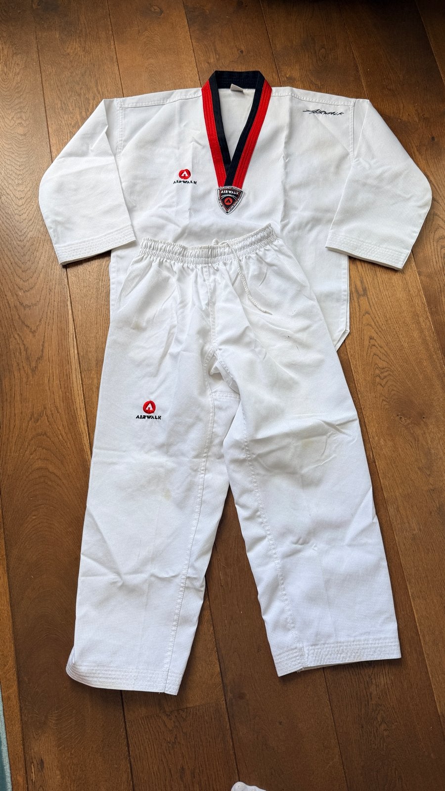 Taekwondo kleding en beschermers - Complete set, Gebruikt, Taekwondo, Vechtsportpak, Ophalen of Verzenden