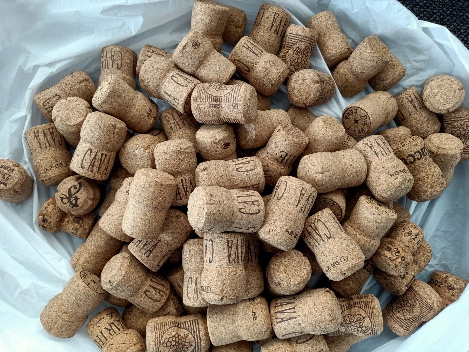 95 stuks champagne kurken ter decoratie of knutselen, Ophalen of Verzenden, Nieuw