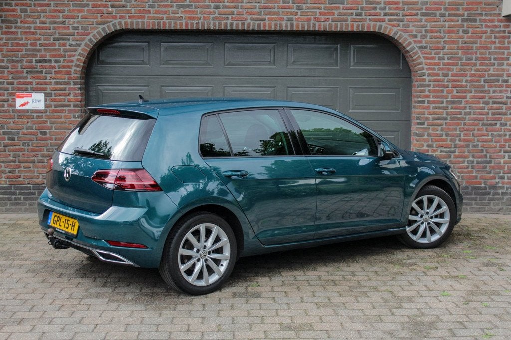 Volkswagen GOLF 1.4 TSI Highline Business R - ACC - trekhaak, Voorwielaandrijving, Gebruikt, Euro 6, 4 cilinders