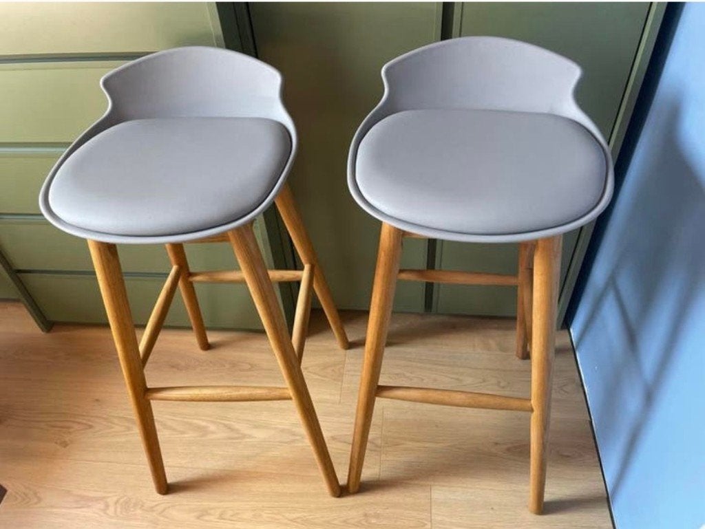 MADE Design barkrukken / bar chair, Huis en Inrichting, Barkrukken, Ophalen, Gebruikt, 60 tot 90 cm, Hout