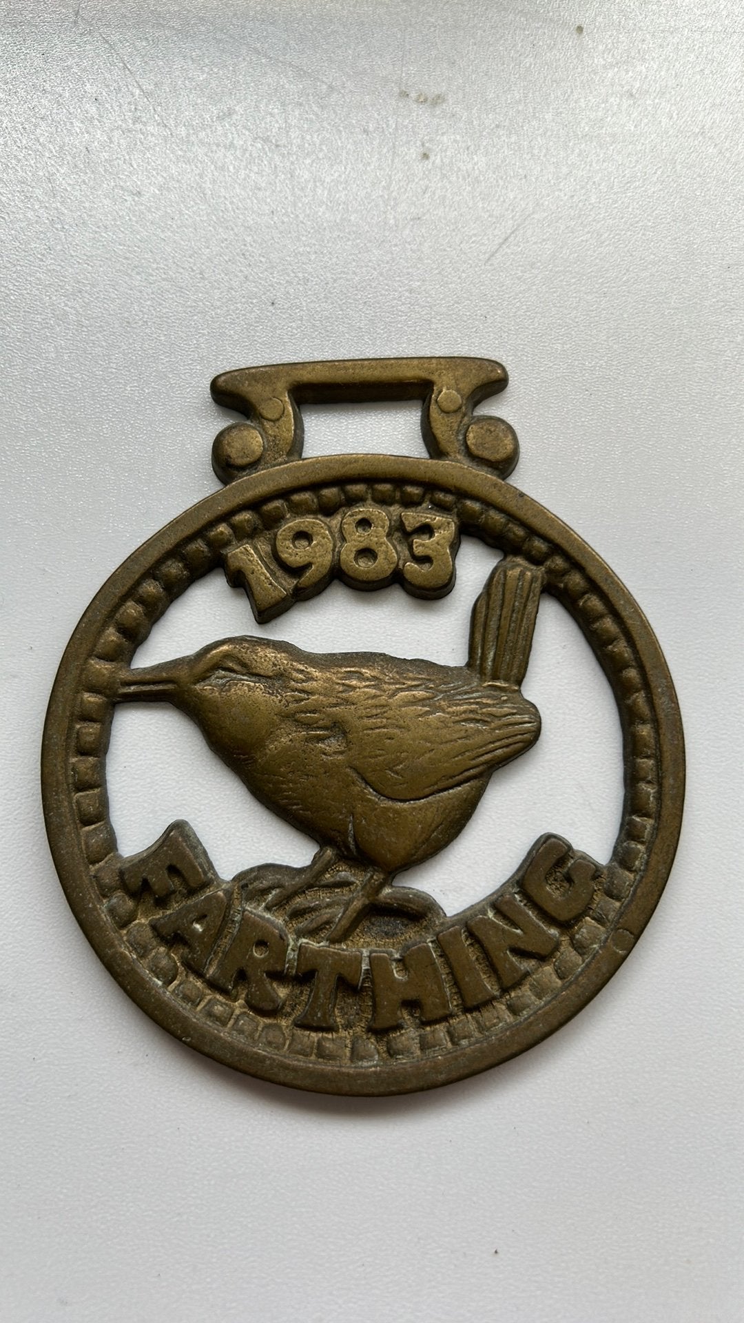 Koperen Horse Brass / Paardenfiche 1983 - Farthing (Vogel), Ophalen of Verzenden, Gebruikt