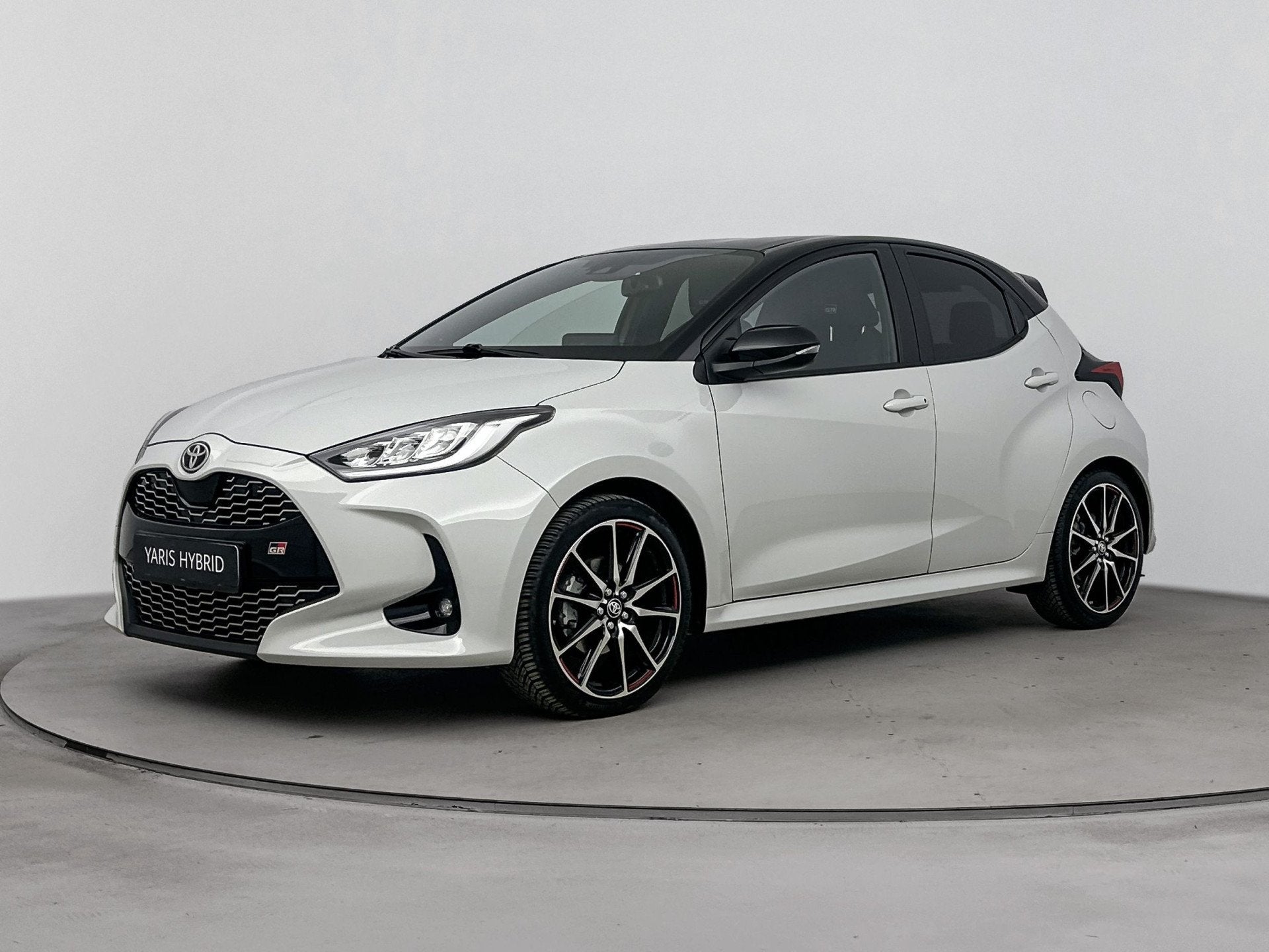 Toyota Yaris 1.5 Hybrid GR Sport | JBL-Audio | Navigatie |, Auto's, Toyota, 450 kg, Gebruikt, 23 km/l, 1490 cc
