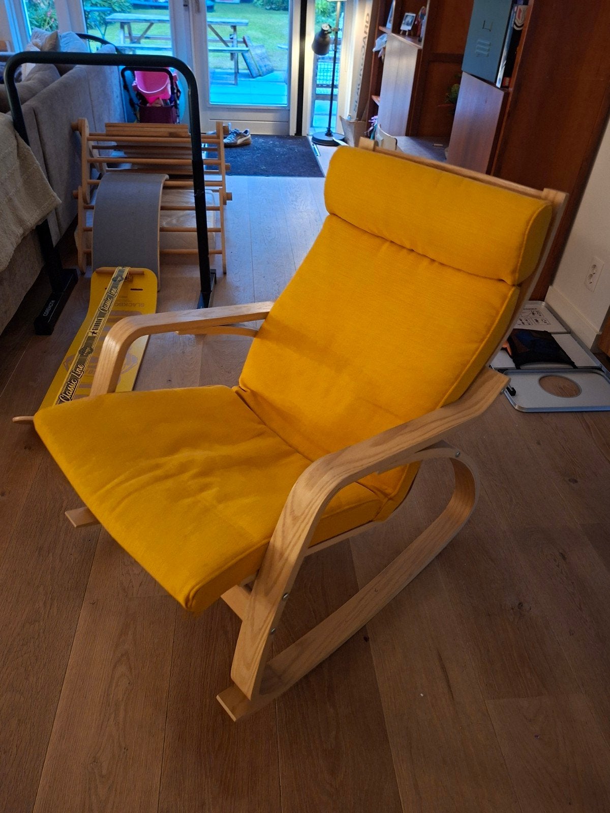 IKEA Poäng Schommelstoel met Geel Kussen, Ophalen, Gebruikt, Modern, Scandinavisch, 75 tot 100 cm