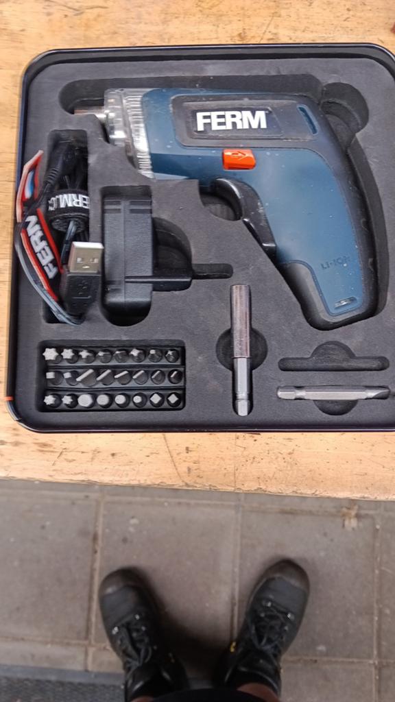 Ferm CDM1132 Li-Ion Schroevendraaier met accessoires, Doe-het-zelf en Verbouw, Gereedschap | Boormachines, Ophalen of Verzenden
