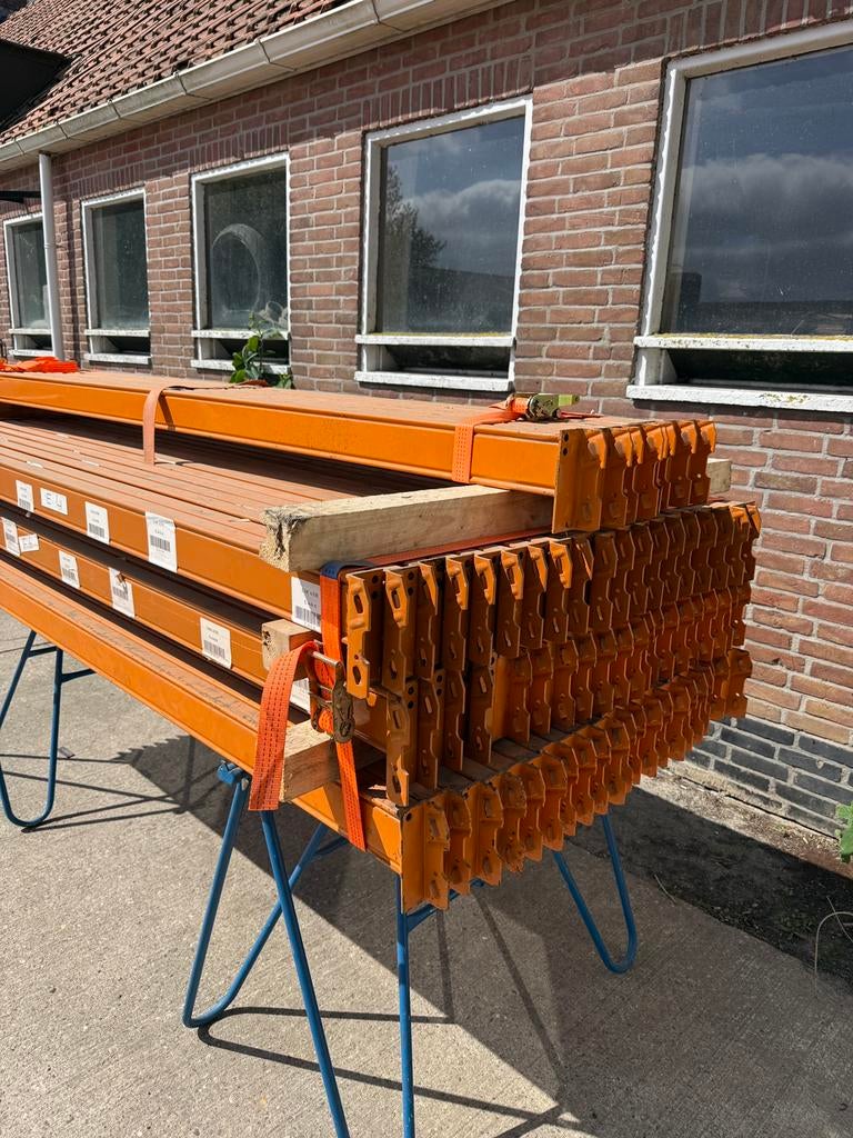 Metalen kokers, balken PKZ, Ophalen