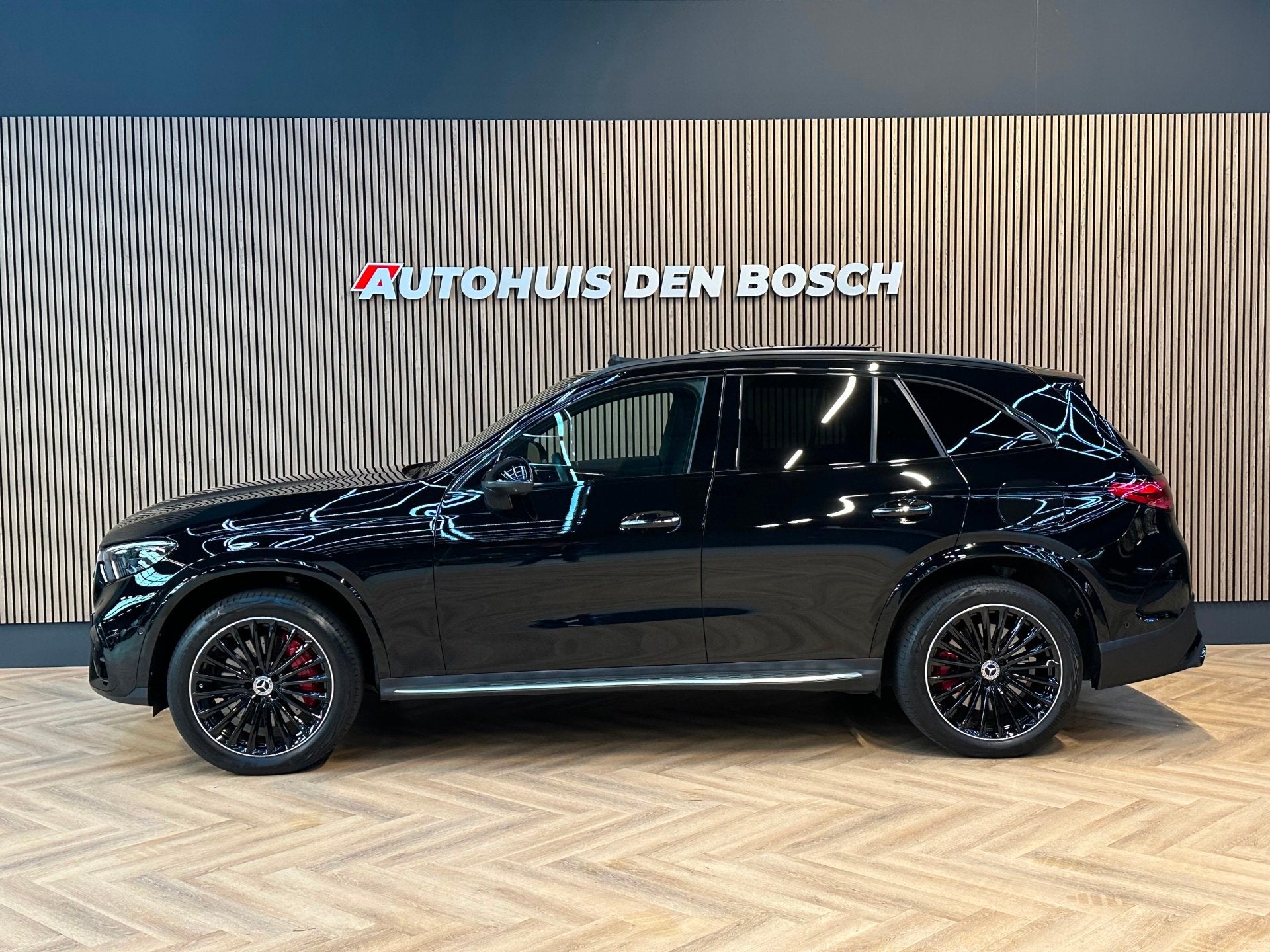 Mercedes-Benz GLC-klasse 400e 4MATIC AMG Line 381PK Burmeste, Auto's, Automaat, Dealer onderhouden, Gebruikt, Zwart