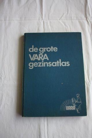 De grote VARA gezinsatlas 1975 Vara, €.10,00, Ophalen of Verzenden, Zo goed als nieuw, Overige niveaus, Aardrijkskunde
