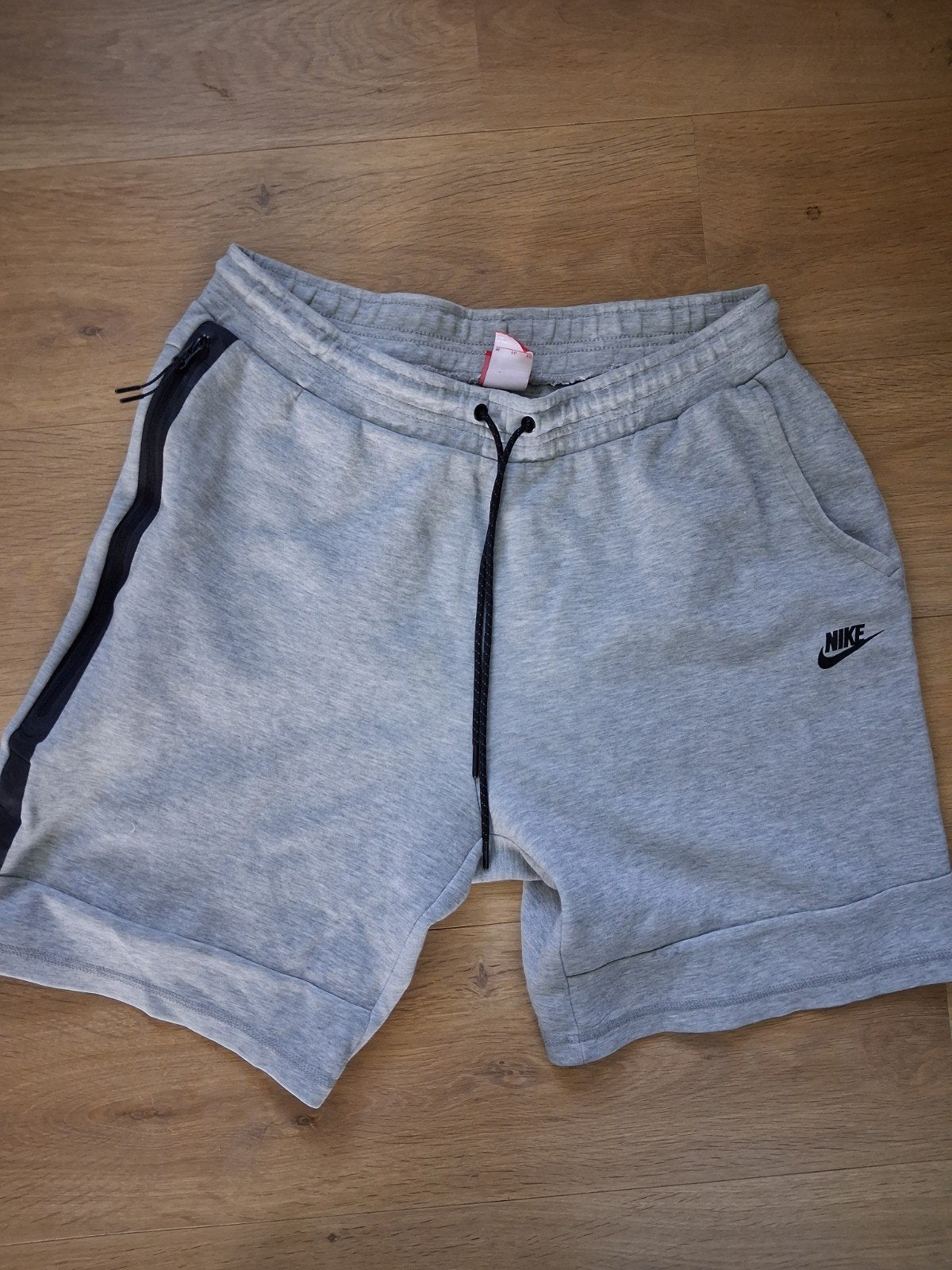 Nike Tech Fleece Korte Broek Grijs XL - Comfort & Stijl, Nike, Maat 56/58 (XL), Ophalen of Verzenden, Zo goed als nieuw