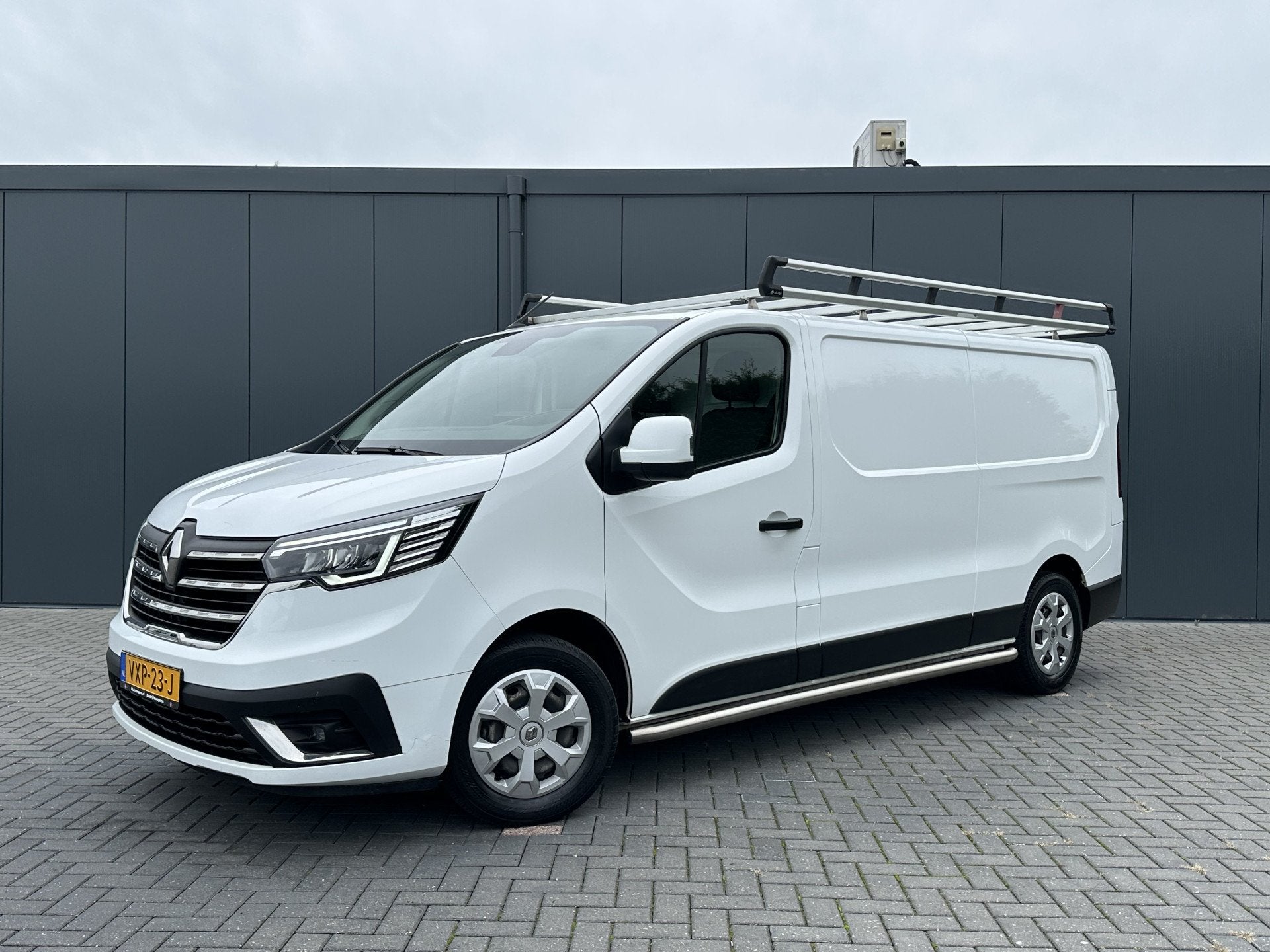 Renault Trafic 2.0 dCi / L2H1 / TREKHAAK / IMPERIAAL / 3-ZIT, Voorwielaandrijving, Gebruikt, Euro 6, 4 cilinders