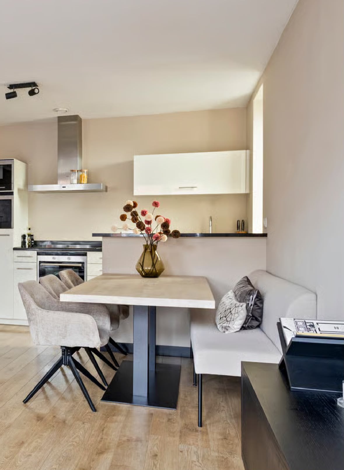 Moderne lichte houten eettafel, Huis en Inrichting, Tafels | Eettafels, Zo goed als nieuw, 50 tot 100 cm, 200 cm of meer, Rechthoekig