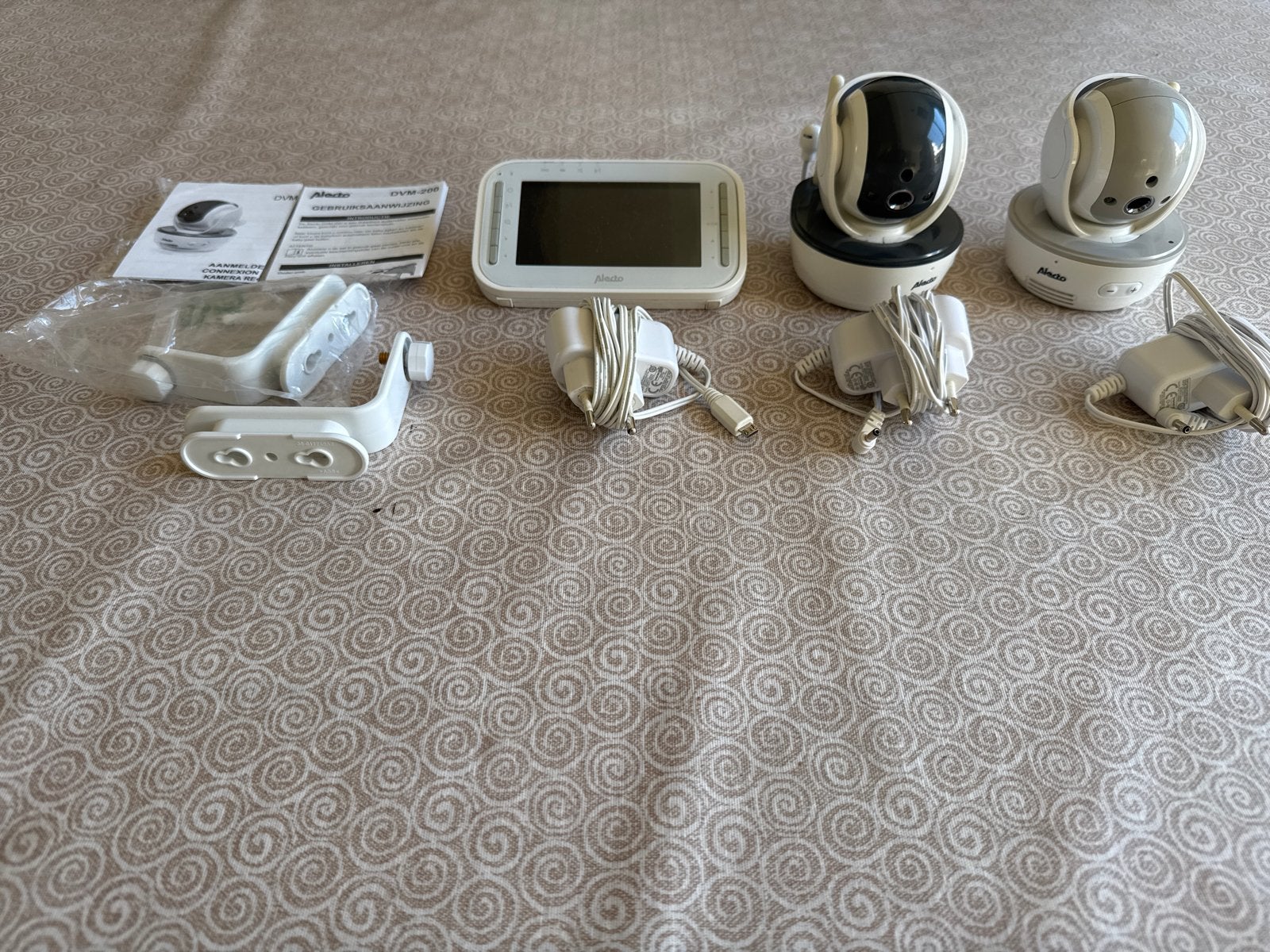 Alecto DVM-200 Babyfoon met 2 camera's en monitor, Kinderen en Baby's, Babyfoons, Ophalen of Verzenden, Gebruikt, Minder dan 100 meter