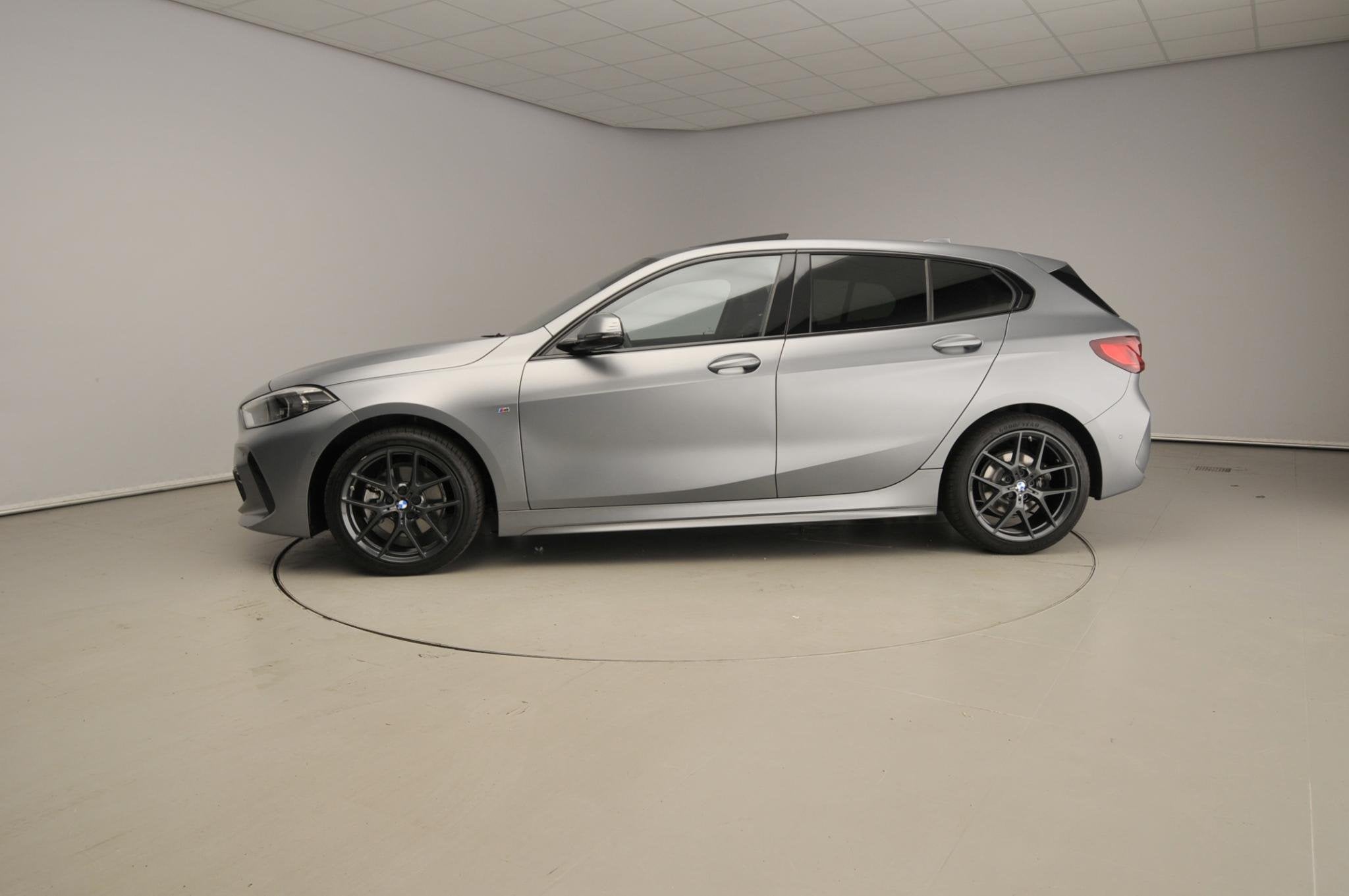 BMW 1 Serie 5-deurs 118i | M-Sportpakket | LED | Leder | Pan, 136 pk, Gebruikt, Met garantie (alle), Bedrijf