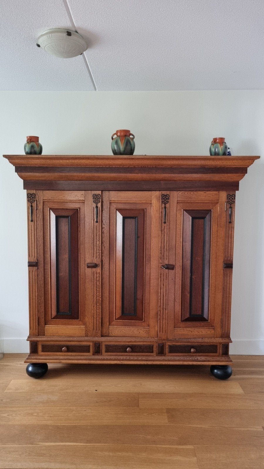 Massief Houten Klassieke Kast - 3 Deuren, 3 Lades, Ophalen