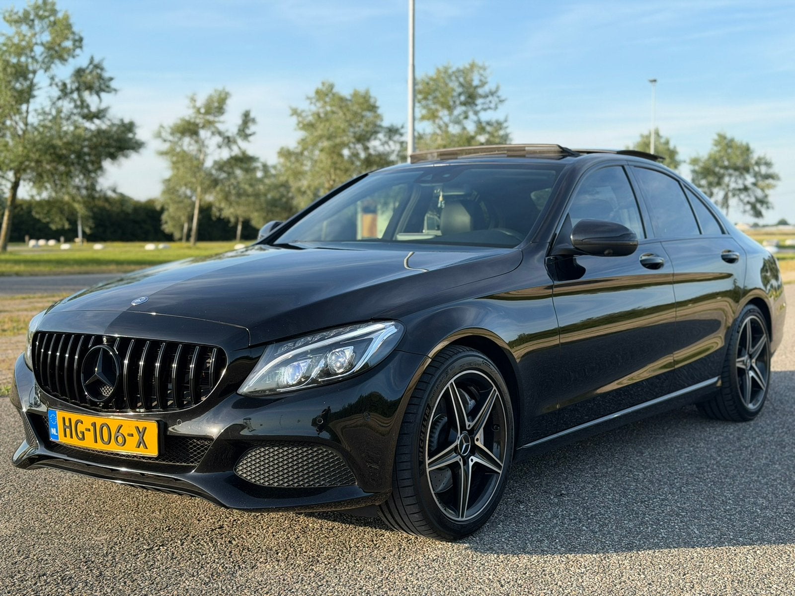 Foto 22 van Mercedes-Benz C350e 211PK | Pano | Burmester | 360 Camera