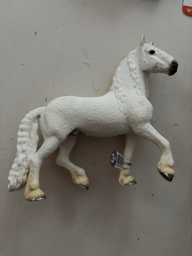Schleich exclusief witte fries, Ophalen of Verzenden, Nieuw, Paard, Beeldje of Figuurtje