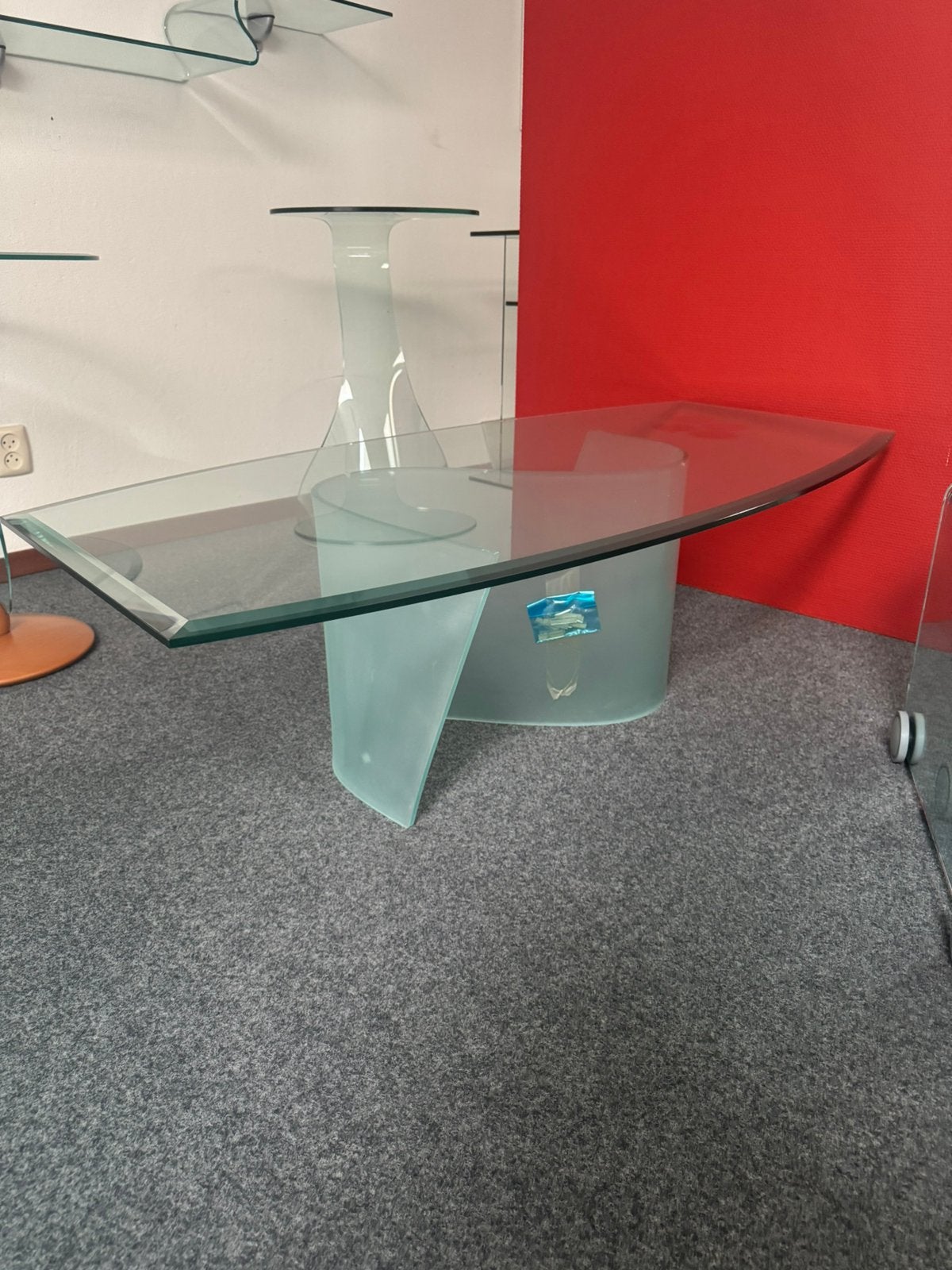 Moderne salontafel met golvende poot, Ophalen, 100 tot 150 cm, 50 tot 100 cm, Rechthoekig