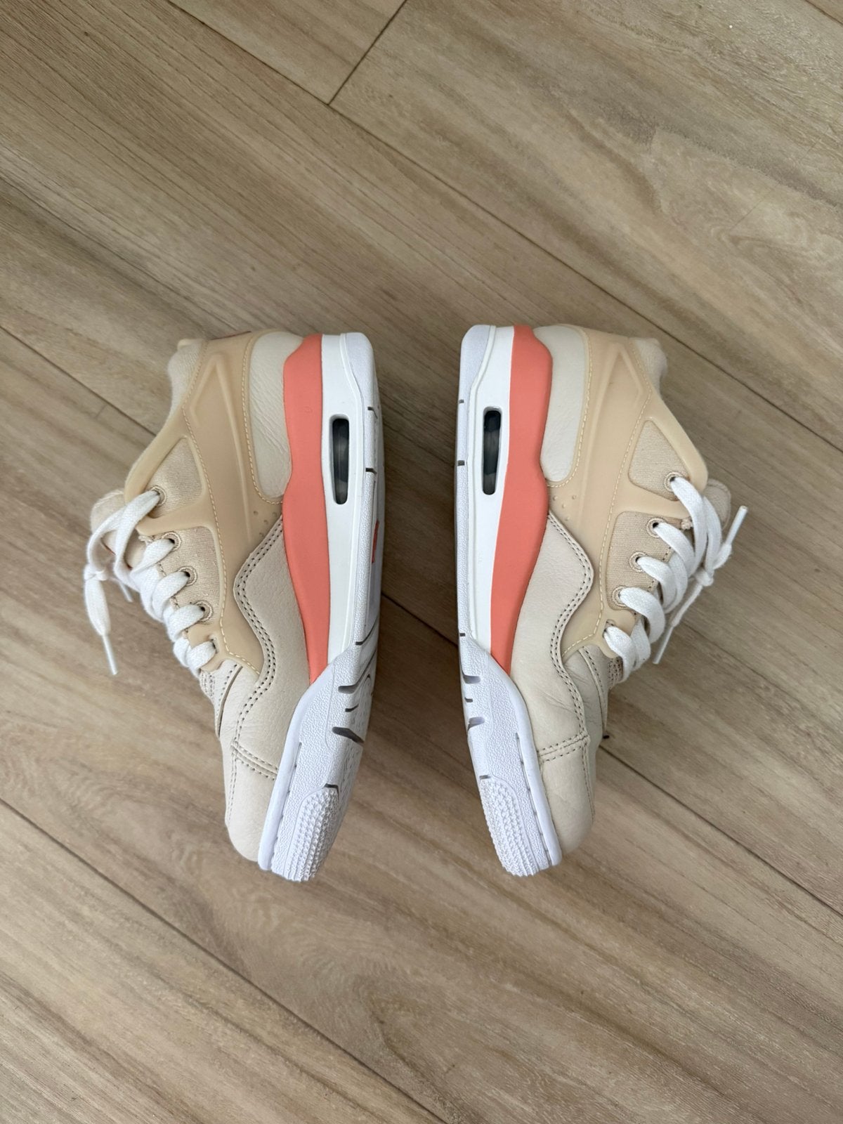 Air Jordan 4 RM - maat 35,5, Kleding | Dames, Schoenen, Zo goed als nieuw, Sneakers of Gympen, Beige, Ophalen of Verzenden