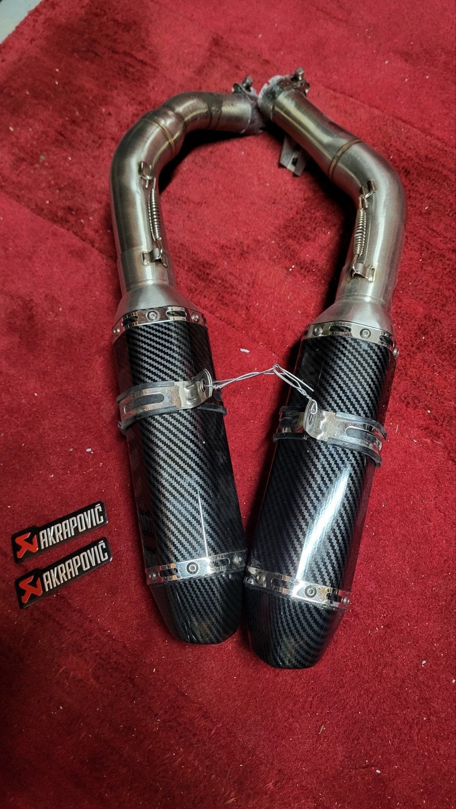 Akrapovic uitlaten - Carbon look dempers, Ophalen, Gebruikt